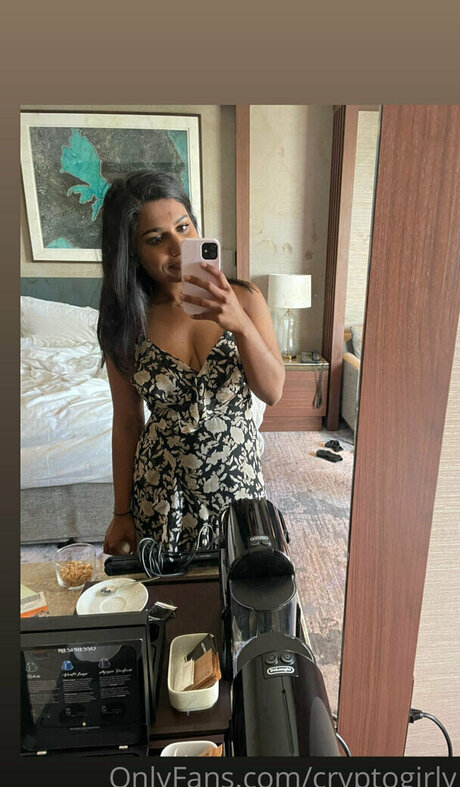 Naakte gelekte OnlyFans-foto van Miss Patel