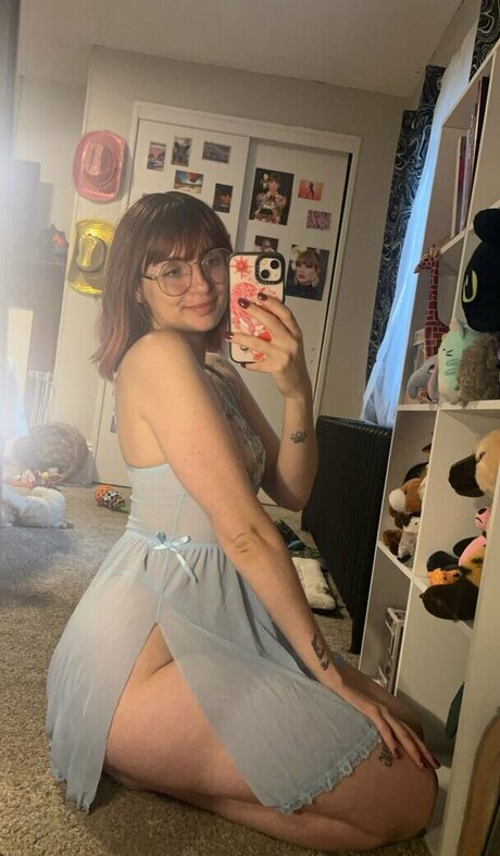 Naakte gelekte OnlyFans-foto van Flowersinskylar