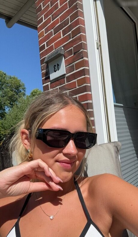 Naakte gelekte OnlyFans-foto van Wieke