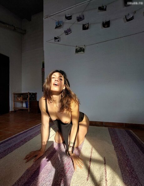 Naakte gelekte OnlyFans-foto van Julia Roca