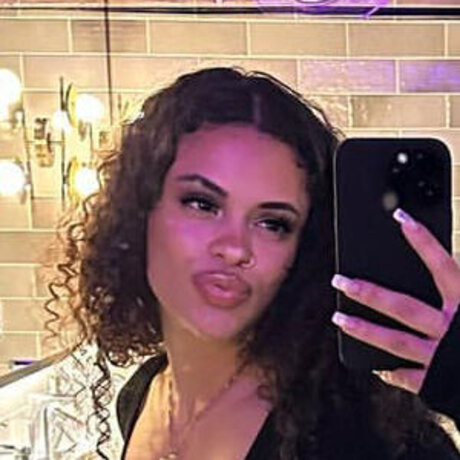 Naakte gelekte OnlyFans-foto van Sad Shordies