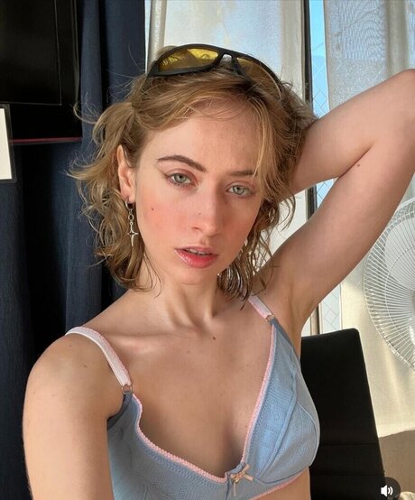 Naakte gelekte OnlyFans-foto van Buguniverse