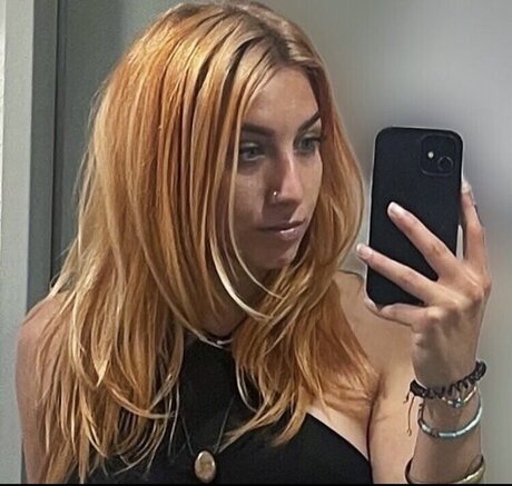 Naakte gelekte OnlyFans-foto van Limalinae