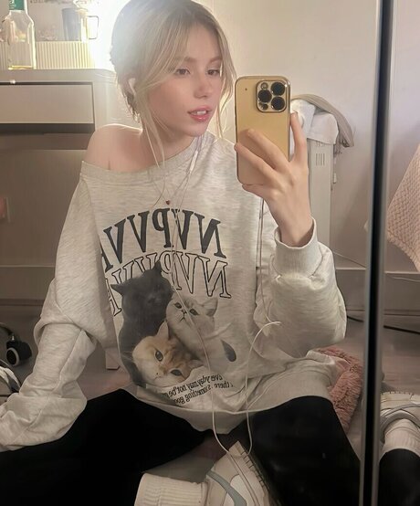 Naakte gelekte OnlyFans-foto van Kittymae