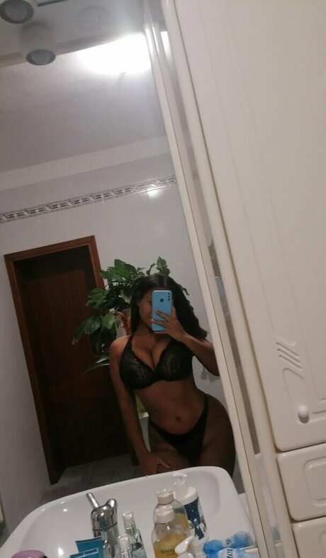Naakte gelekte OnlyFans-foto van Mery Gatti