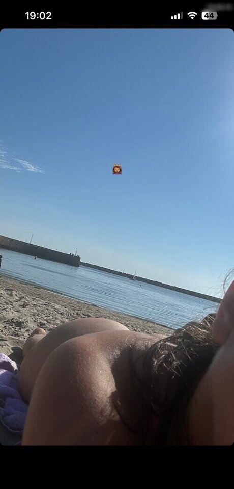 Naakte gelekte OnlyFans-foto van Lya Aylin