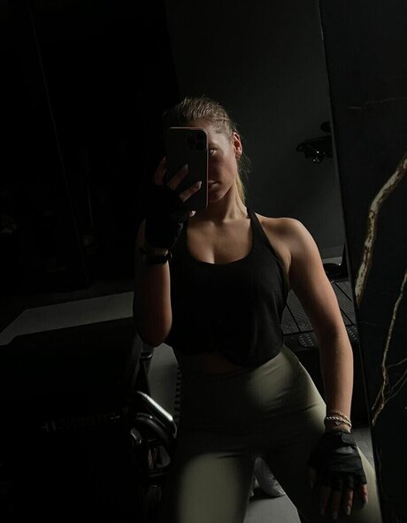 Naakte gelekte OnlyFans-foto van Cheyenne Pahde