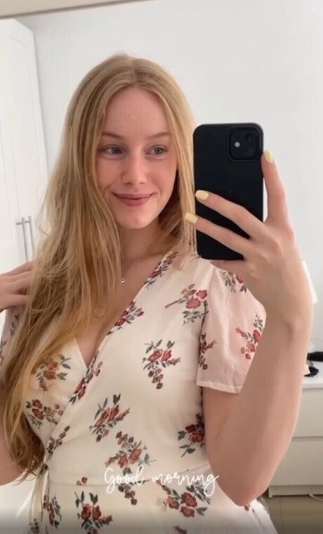 Naakte gelekte OnlyFans-foto van Nadine Von Relaxasmr