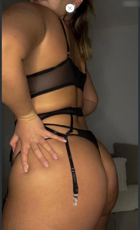 Naakte gelekte OnlyFans-foto van Jaseminra