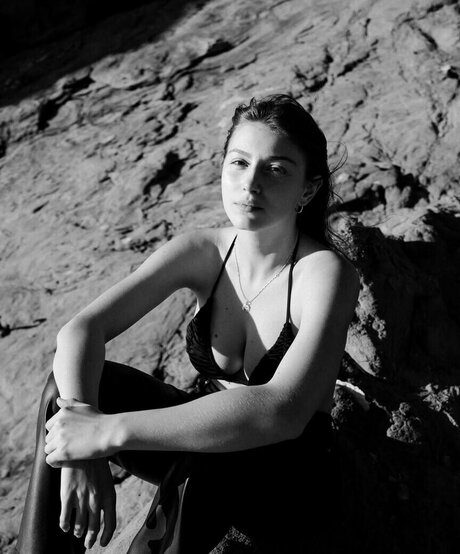Naakte gelekte OnlyFans-foto van Miriam Bongiorni