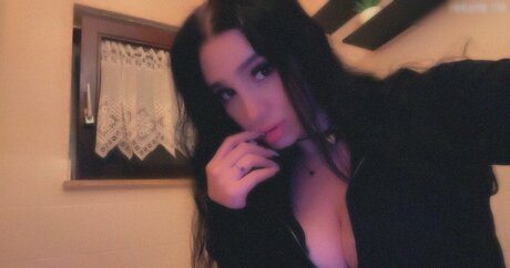 Naakte gelekte OnlyFans-foto van Yasilisches