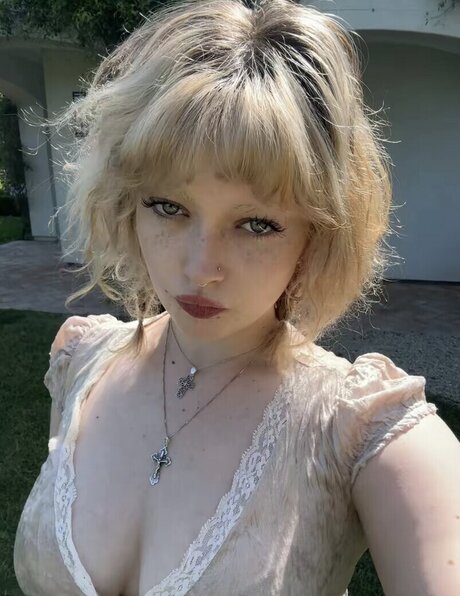 Naakte gelekte OnlyFans-foto van Violet Grohl