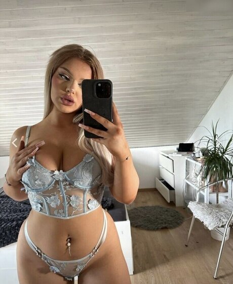 Naakte gelekte OnlyFans-foto van Kyliesweetie