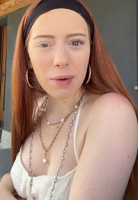 Naakte gelekte OnlyFans-foto van Annikaeks