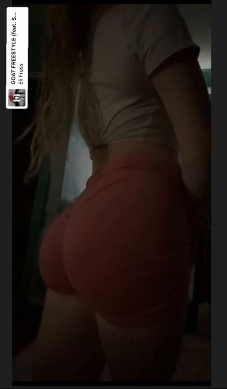 Naakte gelekte OnlyFans-foto van Emmy Moore