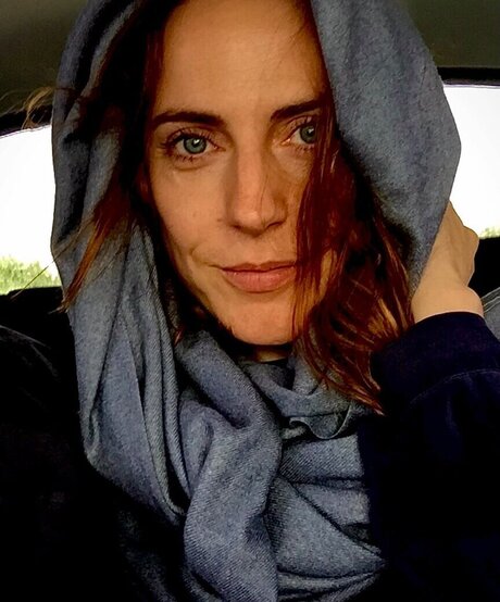 Naakte gelekte OnlyFans-foto van Antje Traue