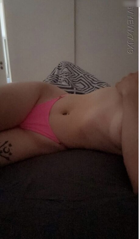 Naakte gelekte OnlyFans-foto van Olivia Michelle