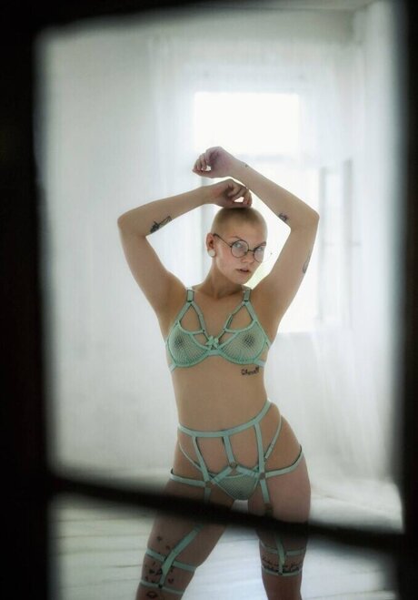 Naakte gelekte OnlyFans-foto van Sugoddness
