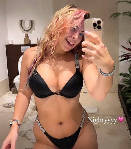 Naakte gelekte OnlyFans-foto van Chany Dakota