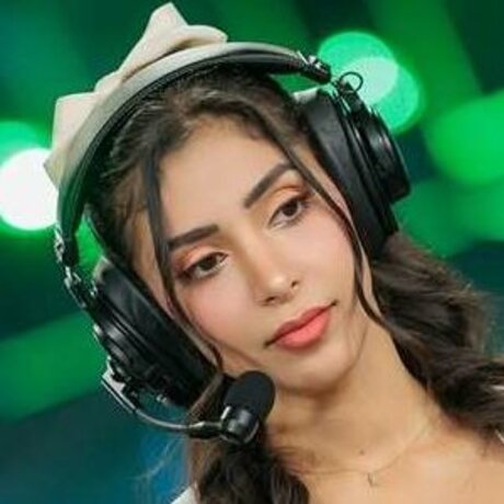 Naakte gelekte OnlyFans-foto van Mira Ephey Riad