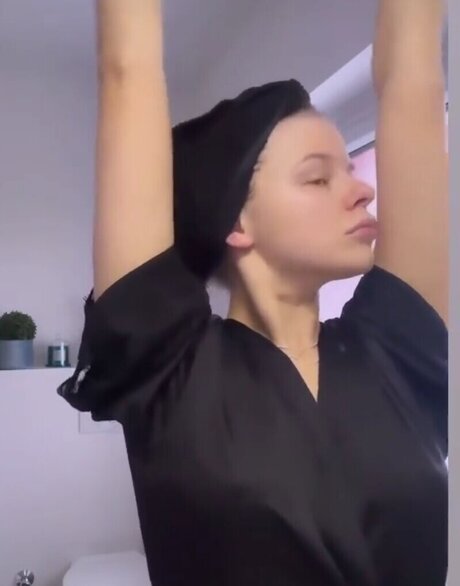 Naakte gelekte OnlyFans-foto van Diana Naborskaia