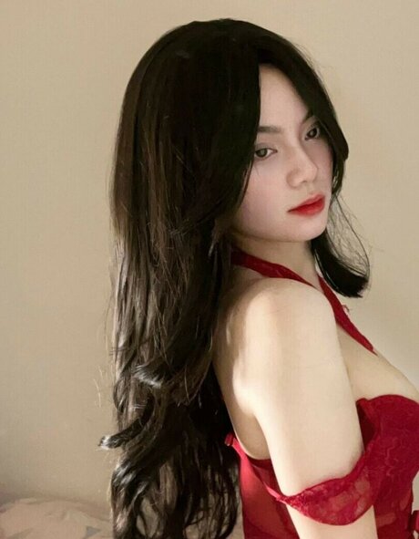 Naakte gelekte OnlyFans-foto van Niken Andalusi