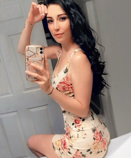 Naakte gelekte OnlyFans-foto van Rainingbliss