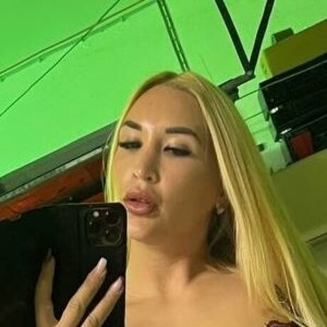 Naakte gelekte OnlyFans-foto van Kara Kay