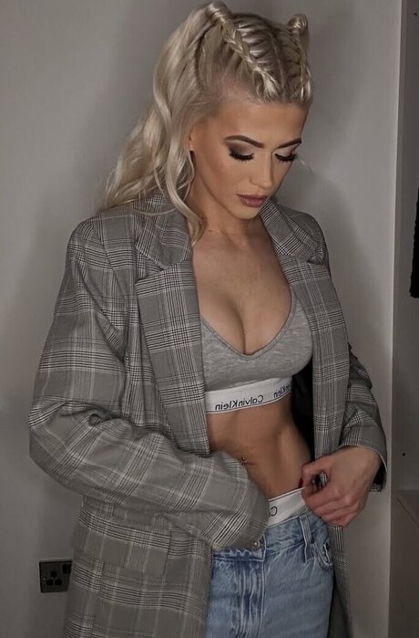 Naakte gelekte OnlyFans-foto van Danielle Harold