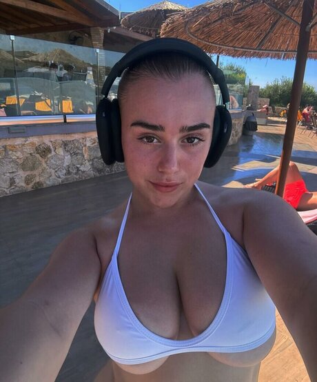 Naakte gelekte OnlyFans-foto van Lashayabraden