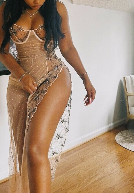 Naakte gelekte OnlyFans-foto van Trapezoidmouth