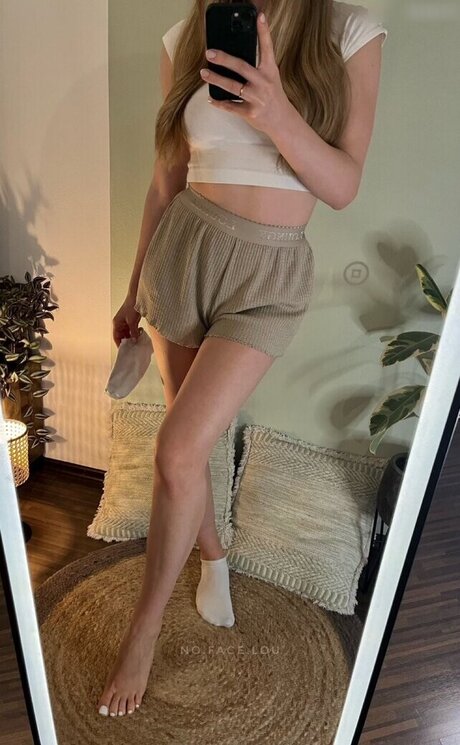 Naakte gelekte OnlyFans-foto van Nofacelou