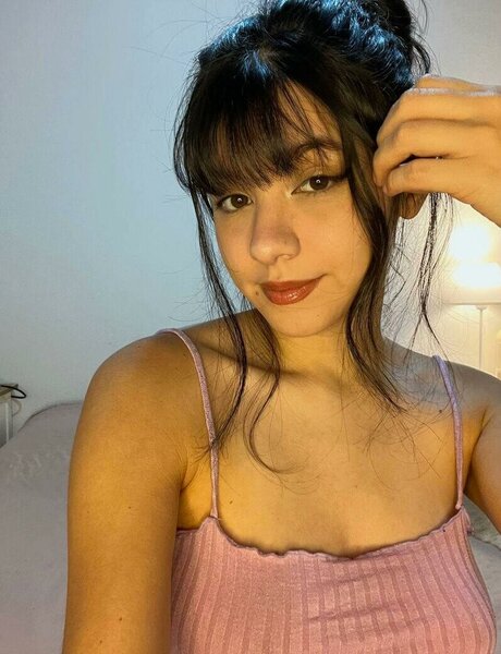 Naakte gelekte OnlyFans-foto van Latinamariaa