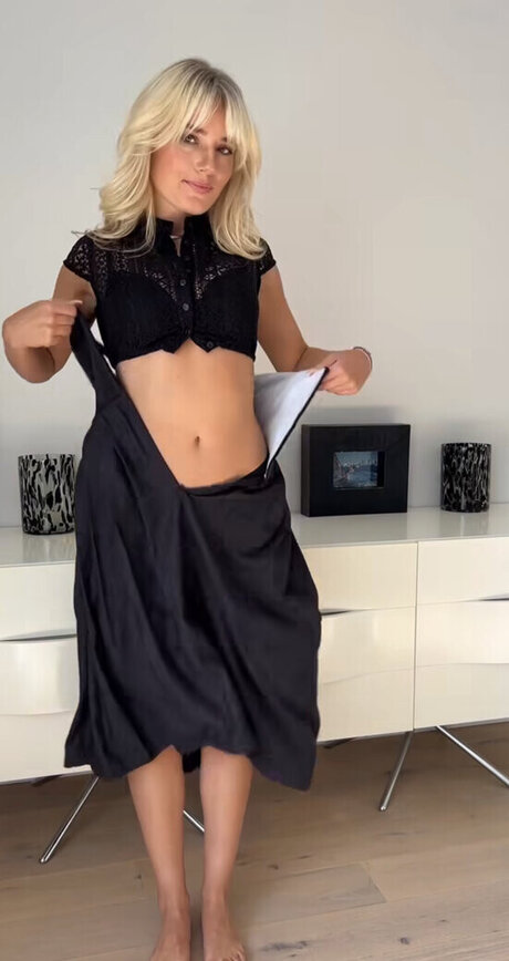 Naakte gelekte OnlyFans-foto van Laura Block