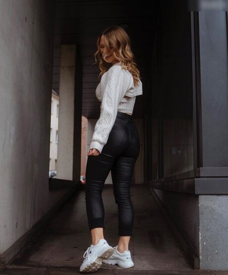 Naakte gelekte OnlyFans-foto van Lisa Kppers
