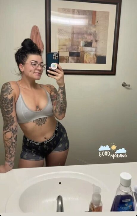 Naakte gelekte OnlyFans-foto van Hopemfnoe