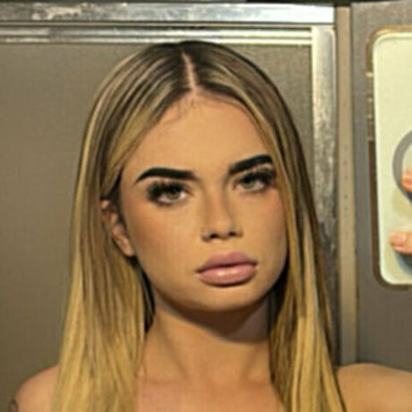 Naakte gelekte OnlyFans-foto van Sxevva