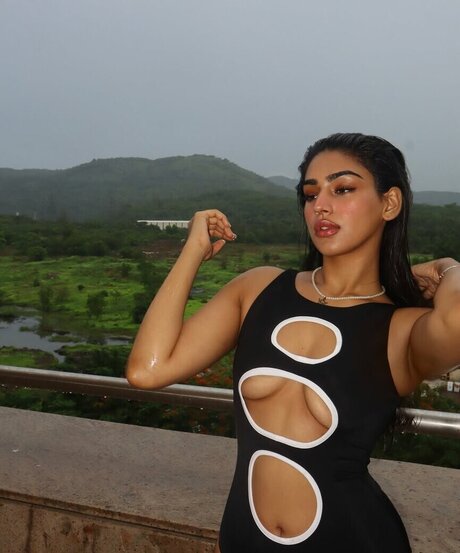 Naakte gelekte OnlyFans-foto van Pakhi Gadh