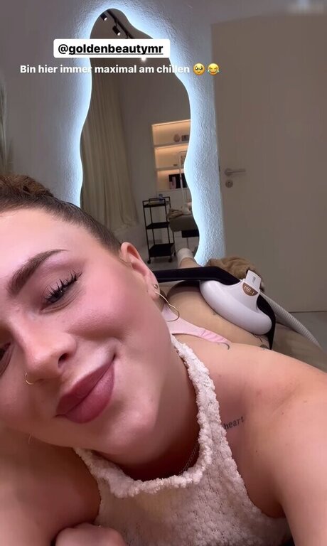 Naakte gelekte OnlyFans-foto van Luisa Frh