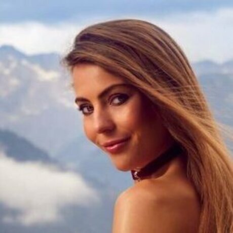 Naakte gelekte OnlyFans-foto van Vroni Sbrizzai