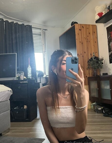 Naakte gelekte OnlyFans-foto van Elenafee