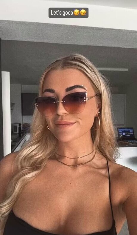 Naakte gelekte OnlyFans-foto van Cecebru
