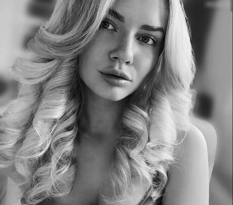 Naakte gelekte OnlyFans-foto van Nelembt