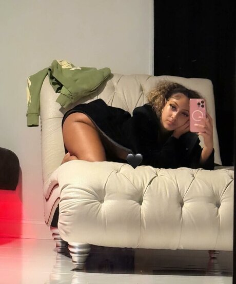 Naakte gelekte OnlyFans-foto van Msdifferentt20