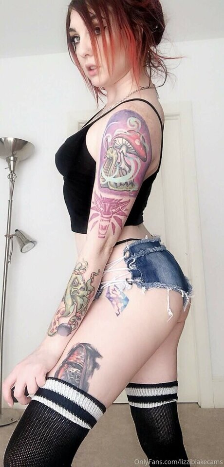 Naakte gelekte OnlyFans-foto van Lizzi Blake