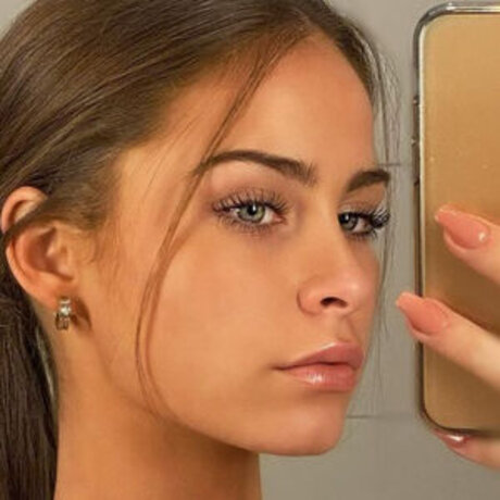Naakte gelekte OnlyFans-foto van Kim Sara