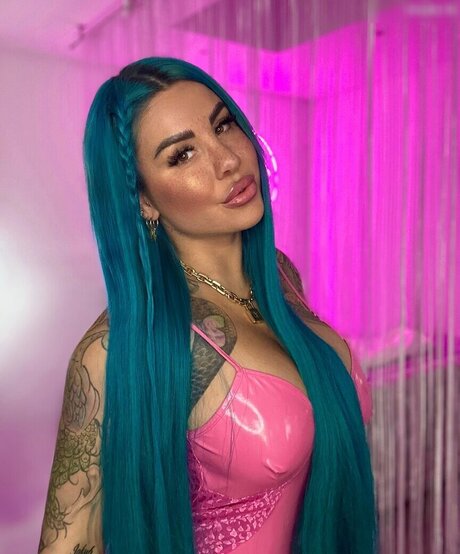 Naakte gelekte OnlyFans-foto van Kate Merlan