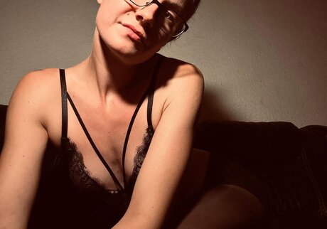 Naakte gelekte OnlyFans-foto van Chantalspassion
