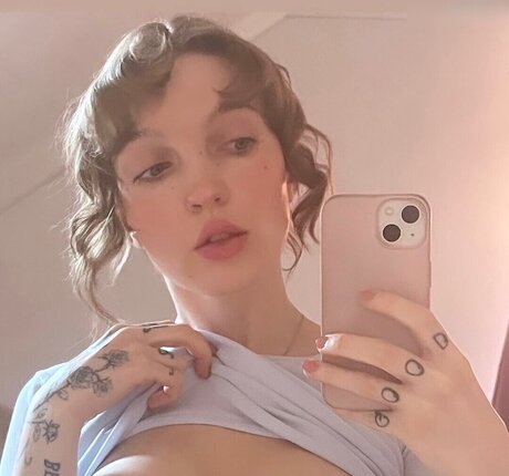 Naakte gelekte OnlyFans-foto van Mia Morgan