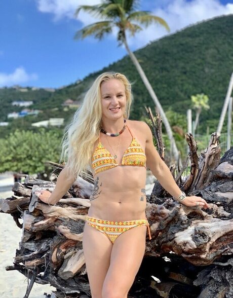 Naakte gelekte OnlyFans-foto van Valentina Shevchenko